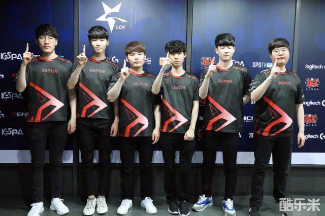 龙舟运动正 龙舟运动正