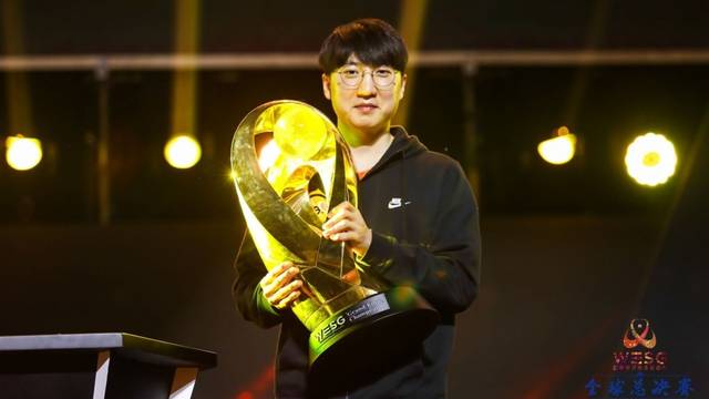 足球运动中 足球运动中