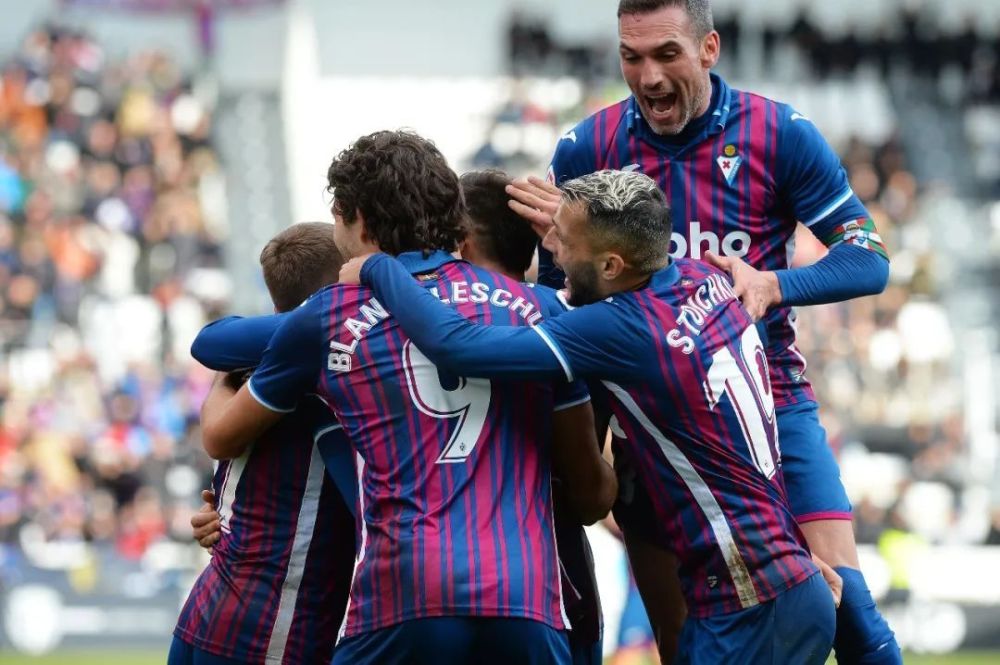 队一路踢上 队一路踢上